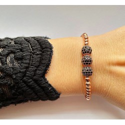 Bratara dama roze model deosebit cu 3 margele roze si pietricele negre