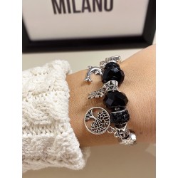 Bratara argintie cu margele si diverse accesorii deosebite negre
