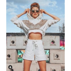 Compleu dama scurt ieftin alb din bumbac cu hanorac cu gluga si imprimeu fashion din paiete