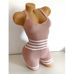 Compleu dama casual roz din tricot subtire formal din maieu si pantaloni scurti