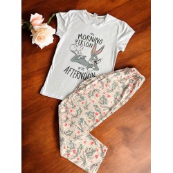 Pijama dama din bumbac cu pantaloni lungi roz si tricou alb cu imprimeu minunat Bugs Bunny