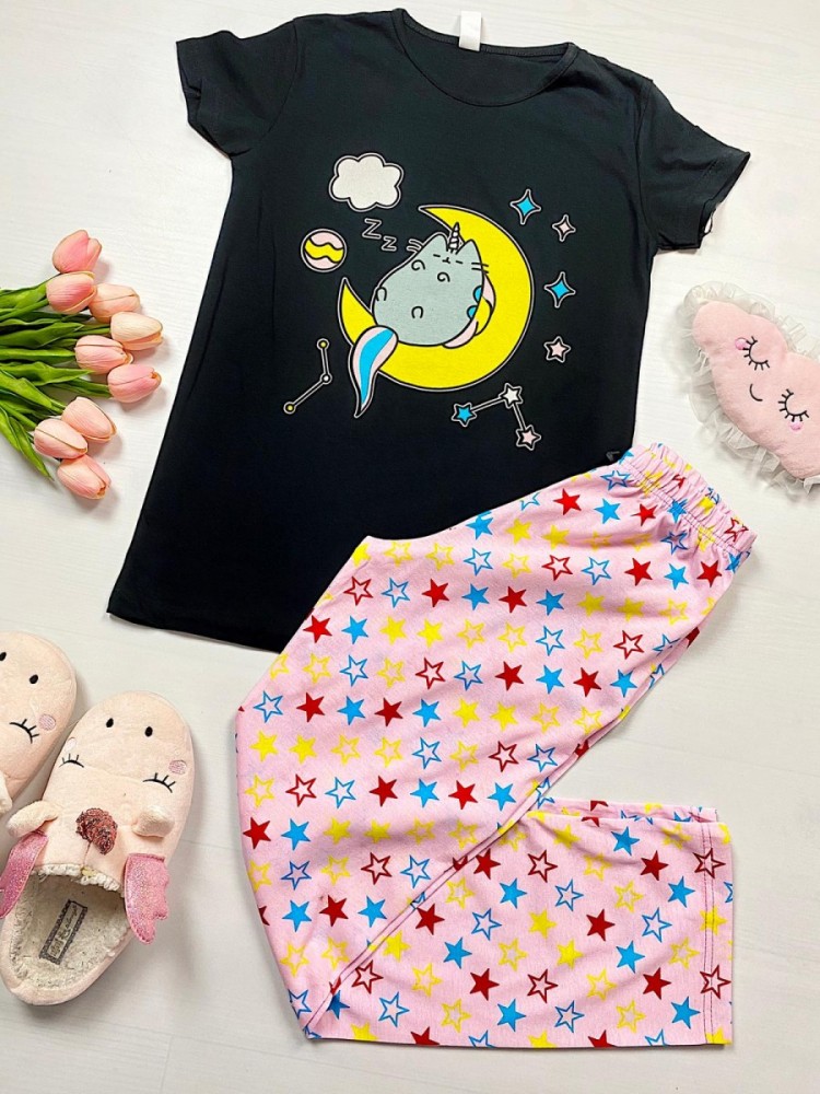 Pijama dama ieftina bumbac cu pantaloni lungi roz si tricou negru cu imprimeu Luna