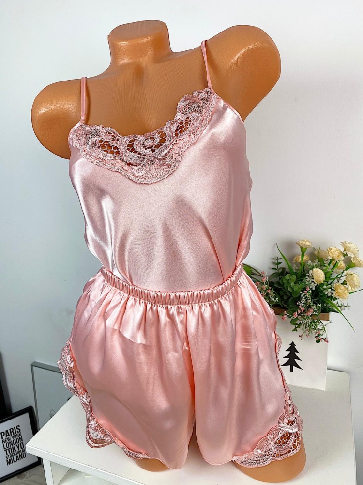 Pijama dama ieftina primavara-vara roz din satin lucios cu model dantelat
