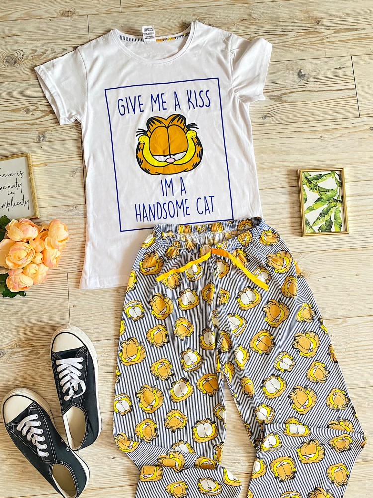Pijama dama ieftina bumbac lunga cu tricou alb si pantaloni lungi gri cu imprimeu GF Handsome