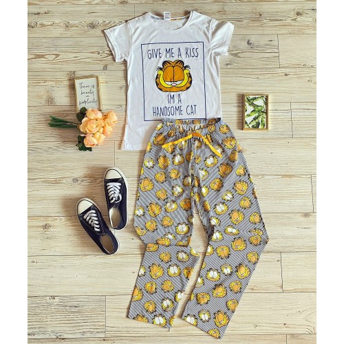 Pijama dama ieftina bumbac lunga cu tricou alb si pantaloni lungi gri cu imprimeu GF Handsome