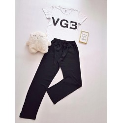 Pijama dama ieftina bumbac lunga cu pantaloni lungi negri  si tricou alb cu imprimeu VGB