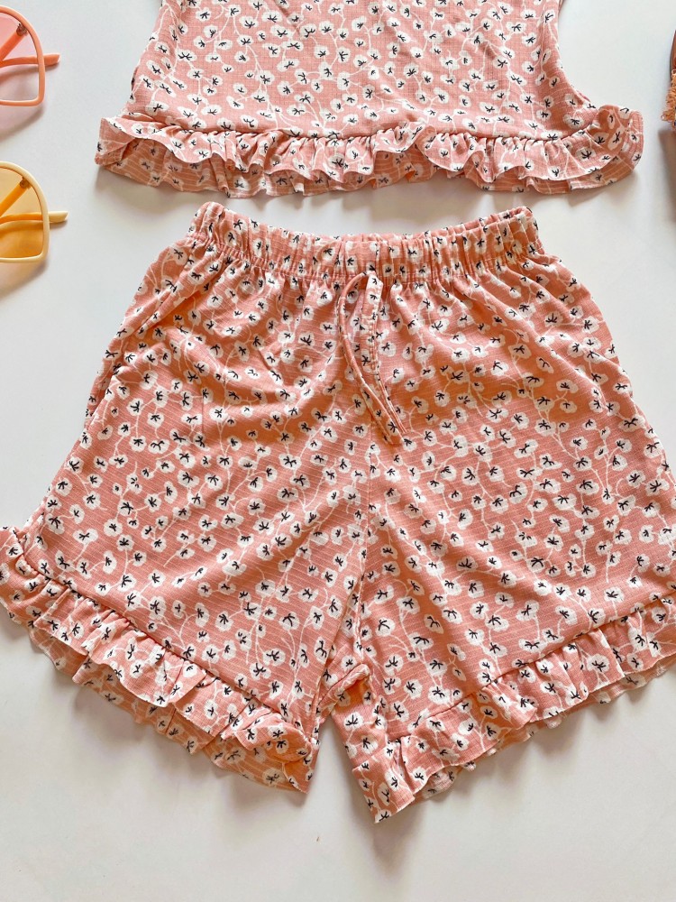 Pijama dama ieftina scurta roz deschis cu maieu cu volanase si imprimeu sweet