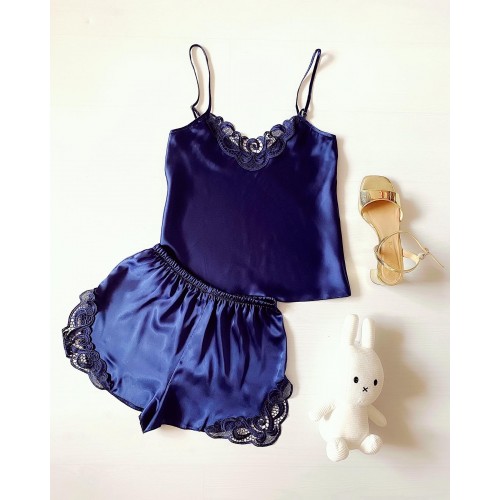 Pijama Dama ieftina cu aspect satinat formata din maieu cu bretele si pantaloni scurti cu dantela bleumarin - Eleganță pentru Seri Relaxante