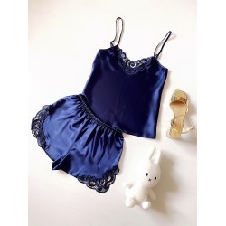 Pijama Dama ieftina cu aspect satinat formata din maieu cu bretele si pantaloni scurti cu dantela bleumarin - Eleganță pentru Seri Relaxante