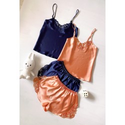 Pijama Dama ieftina cu aspect satinat formata din maieu cu bretele si pantaloni scurti cu dantela bleumarin - Eleganță pentru Seri Relaxante