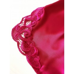 Pijama Dama ieftina cu aspect satinat formata din maieu cu bretele si pantaloni scurti cu dantela roz inchis - Eleganță și Răsfăț Subtil în Seri Liniștite
