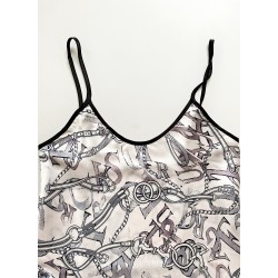 Pijama dama ieftina cu aspect satinat cu maieu si pantaloni scurti cu imprimeu litere chains - Stil Urban și Refined