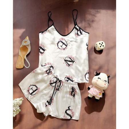 Pijama dama ieftina cu aspect satinat cu maieu si pantaloni scurti cu imprimeu LItere Fashion - Simplitate cu un Strop de Mister