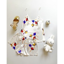 Pijama dama ieftina cu aspect satinat cu maieu si pantaloni scurti cu imprimeu Acadele Delicioase - Dulceață și Plăcere Culinara