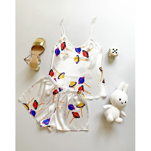 Pijama dama ieftina cu aspect satinat cu maieu si pantaloni scurti cu imprimeu Acadele Delicioase - Dulceață și Plăcere Culinara