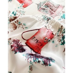 Pijama dama ieftina cu aspect satinat cu maieu si pantaloni scurti cu imprimeu Parizian - Răsfăț și Eleganță Ca la Paris
