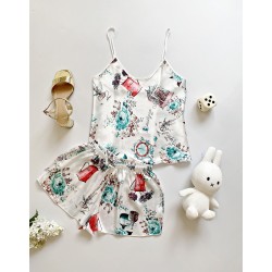 Pijama dama ieftina cu aspect satinat cu maieu si pantaloni scurti cu imprimeu Parizian - Răsfăț și Eleganță Ca la Paris