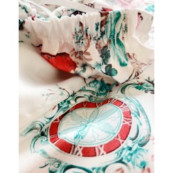 Pijama dama ieftina cu aspect satinat cu maieu si pantaloni scurti cu imprimeu Parizian - Răsfăț și Eleganță Ca la Paris