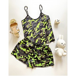 Pijama dama ieftina cu aspect satinat cu maieu si pantaloni scurti cu imprimeu Army - Putere și Determinare