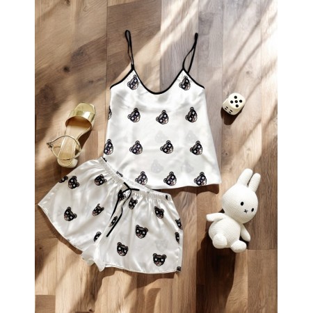 Pijama dama ieftina cu aspect satinat cu maieu si pantaloni scurti cu imprimeu Cățel cu Ochelari - Companie și Farmec Jucauș