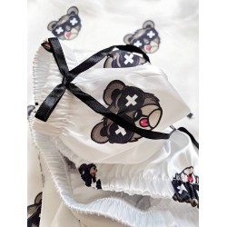 Pijama dama ieftina cu aspect satinat cu maieu si pantaloni scurti cu imprimeu Cățel cu Ochelari - Companie și Farmec Jucauș