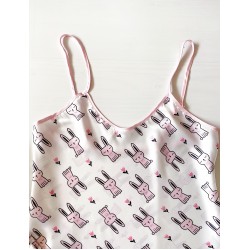 Pijama dama ieftina cu aspect satinat cu maieu si pantaloni scurti cu imprimeu Iepuras Roz - Relaxare in fiecare zi