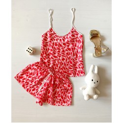 Pijama dama ieftina cu aspect satinat cu maieu si pantaloni scurti cu imprimeu Roz alb - Subtilitate si Caldura