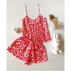 Pijama dama ieftina cu aspect satinat cu maieu si pantaloni scurti cu imprimeu Roz alb - Subtilitate si Caldura