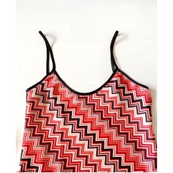 Pijama dama ieftina cu aspect satinat cu maieu si pantaloni scurti cu imprimeu zig-zag -  Dinamism si Vitalitate
