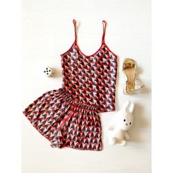 Pijama dama ieftina cu aspect satinat cu maieu si pantaloni scurti cu imprimeu Sageti rosu si negru - Stil in fiecare Vis