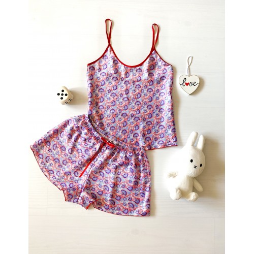 Pijama dama ieftina cu aspect satinat cu maieu si pantaloni scurti cu imprimeu Molly - Vibranta si Stilata