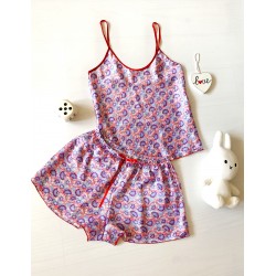 Pijama dama ieftina cu aspect satinat cu maieu si pantaloni scurti cu imprimeu Molly - Vibranta si Stilata
