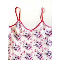Pijama dama ieftina cu aspect satinat cu maieu si pantaloni scurti cu imprimeu Pisicute si Inimioare