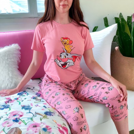 Pijama dama bumbac cu pantaloni trei sferturi si tricou roz cu imprimeu minunat Tom si Jerry