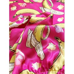 Pijama dama ieftina cu aspect satinat cu maieu si pantaloni scurti cu imprimeu minunat Banana și Înghețată - Bucurie și Distracție Gustativă