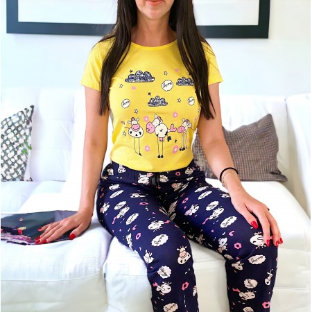 Pijama dama ieftina bumbac lunga cu pantaloni lungi bleumarin si tricou galben cu imprimeu animalute