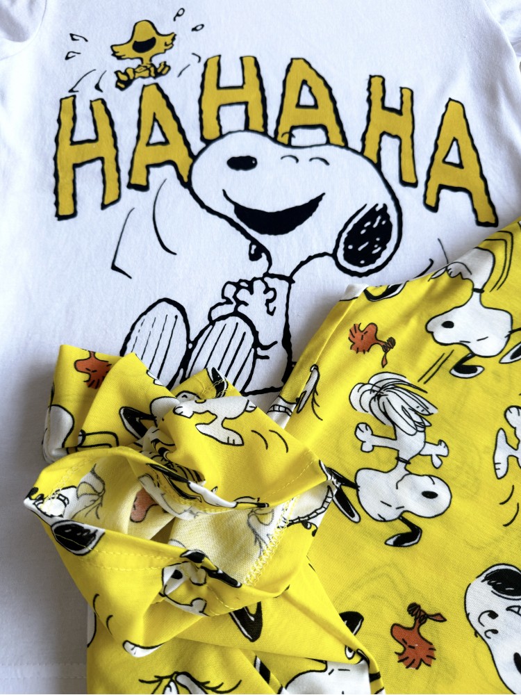 Pijama dama ieftina bumbac lunga cu pantaloni lungi galbeni si tricou alb cu imprimeu Snoopy haha