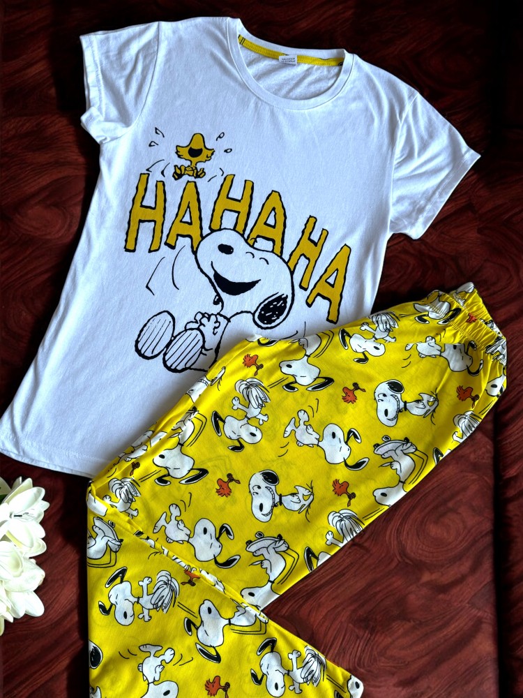 Pijama dama ieftina bumbac lunga cu pantaloni lungi galbeni si tricou alb cu imprimeu Snoopy haha