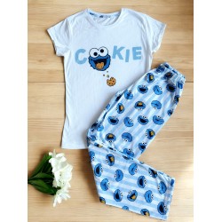 Pijama dama ieftina bumbac lunga cu pantaloni lungi albastri si tricou alb cu imprimeu Cookie