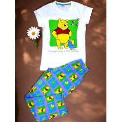 Pijama dama ieftina din bumbac cu pantaloni lungi albastri si tricou cu imprimeu Winnie the Pooh fericit