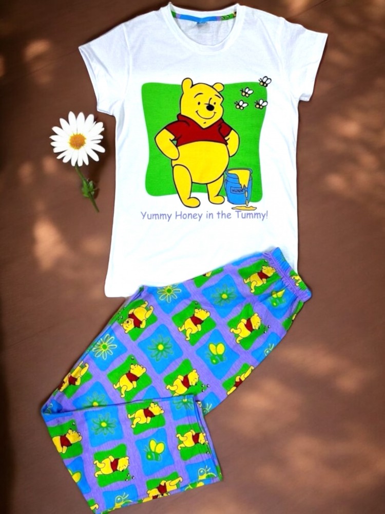 Pijama dama ieftina din bumbac cu pantaloni lungi albastri si tricou cu imprimeu Winnie the Pooh fericit Pijama dama ieftina din bumbac cu pantaloni lungi albastri si tricou cu imprimeu Winnie the Pooh fericit