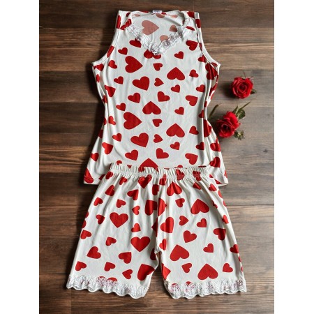 Pijama dama ieftina din bumbac si lycra cu maieu alb cu danteluta si pantaloni scurti cu imprimeu inimioare