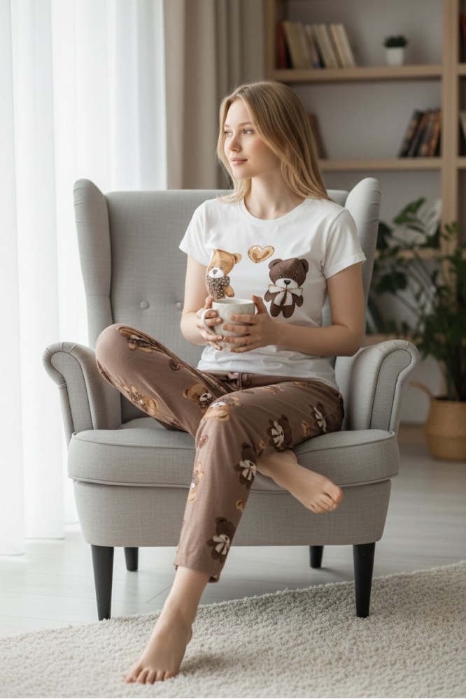 Pijama dama ieftina bumbac lunga cu pantaloni lungi maro si tricou alb cu imprimeu CUTE BEARS