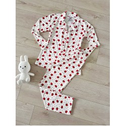Pijama dama ieftina din bumbac, cu pantaloni lungi si bluza alba cu imprimeu cu capsuni