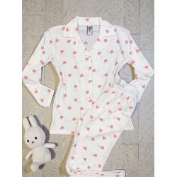 Pijama dama ieftina alba din bumbac, cu pantaloni lungi si bluza cu imprimeu inimioare roz