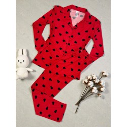 Pijama dama ieftina bumbac si lycra lunga cu bluza rosie si pantaloni lungi cu imprimeu inimioare negre