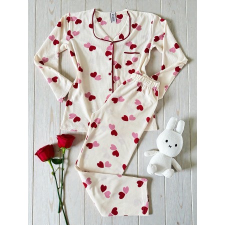 Pijama dama ieftina bumbac pufos lunga cu bluza ivoire si pantaloni lungi ivoire cu imprimeu inimioare rosii