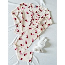Pijama dama ieftina bumbac pufos lunga cu bluza ivoire si pantaloni lungi ivoire cu imprimeu inimioare rosii