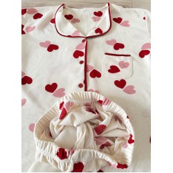 Pijama dama ieftina bumbac pufos lunga cu bluza ivoire si pantaloni lungi ivoire cu imprimeu inimioare rosii