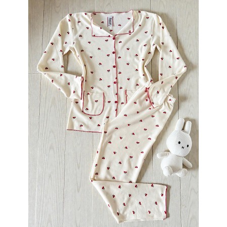 Pijama dama ieftina bumbac pufoasa lunga cu bluza ivoire si pantaloni lungi cu imprimeu cirese
